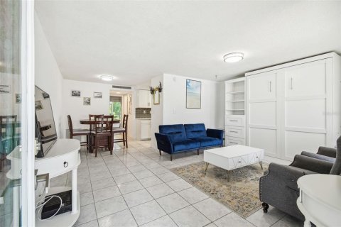 Condominio en venta en New Port Richey, Florida, 1 dormitorio, 57.97 m2 № 1369859 - foto 4