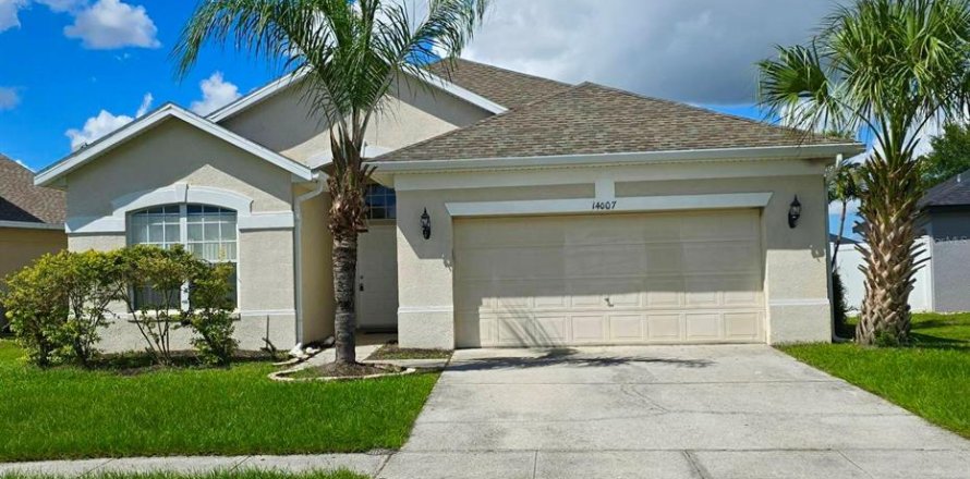 House in Orlando, Florida 4 bedrooms, 192.31 sq.m. № 1370153