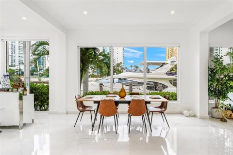 Casa en venta en Sunny Isles Beach, Florida, 4 dormitorios, 277.87 m2 № 1238269 - foto 19