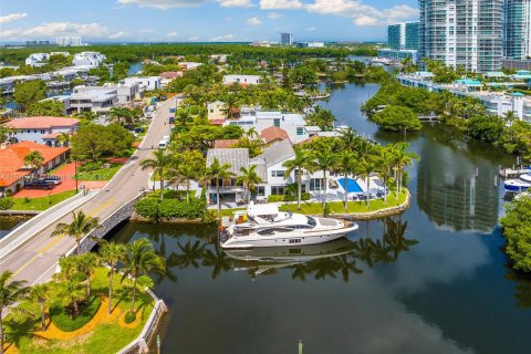 Villa ou maison à vendre à Sunny Isles Beach, Floride: 4 chambres, 277.87 m2 № 1238269 - photo 3