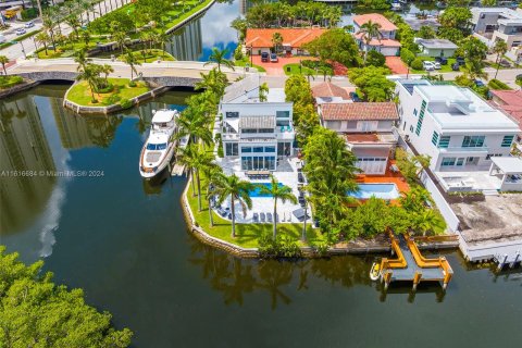 Villa ou maison à vendre à Sunny Isles Beach, Floride: 4 chambres, 277.87 m2 № 1238269 - photo 4