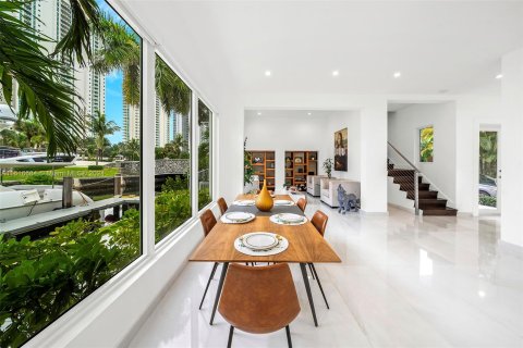 Casa en venta en Sunny Isles Beach, Florida, 4 dormitorios, 277.87 m2 № 1238269 - foto 24