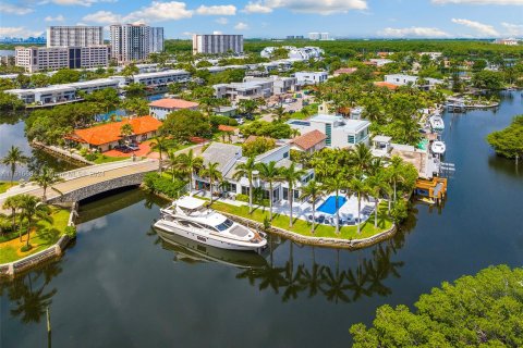 Villa ou maison à vendre à Sunny Isles Beach, Floride: 4 chambres, 277.87 m2 № 1238269 - photo 2