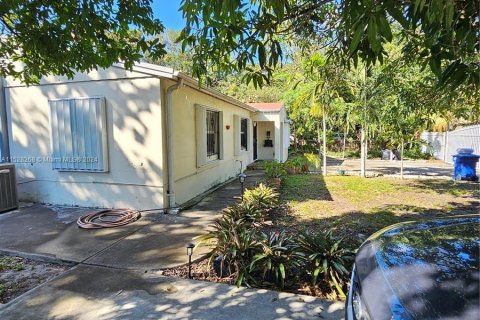 Commercial property in Miami, Florida 142.05 sq.m. № 993491 - photo 6