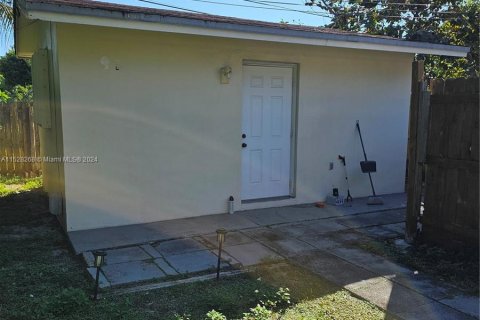 Commercial property in Miami, Florida 142.05 sq.m. № 993491 - photo 20