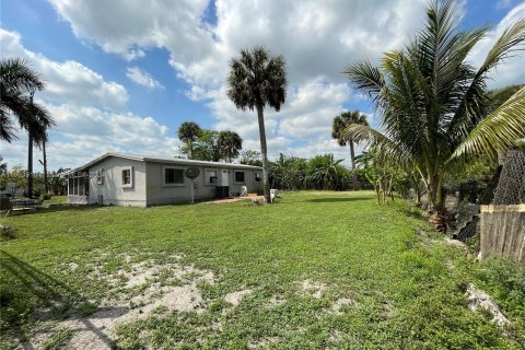 House in Clewiston, Florida 3 bedrooms, 115.94 sq.m. № 1223518 - photo 6