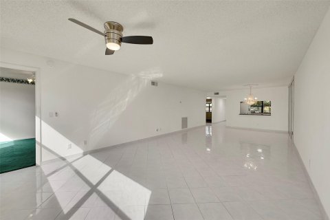 Copropriété à vendre à Sunrise, Floride: 2 chambres, 131.74 m2 № 1121343 - photo 17