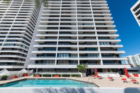 Condominio en venta en West Palm Beach, Florida, 3 dormitorios, 191.01 m2 № 747974 - foto 9