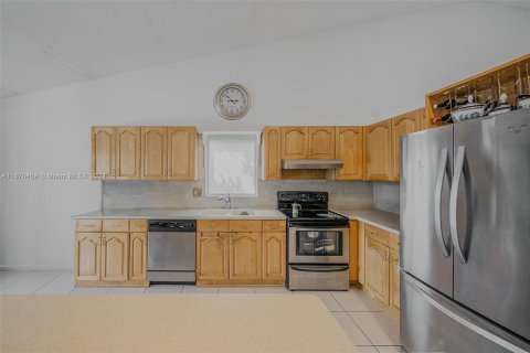 House in Coral Springs, Florida 4 bedrooms, 220.64 sq.m. № 1407683 - photo 14