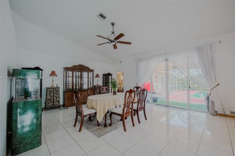 House in Coral Springs, Florida 4 bedrooms, 220.64 sq.m. № 1407683 - photo 11