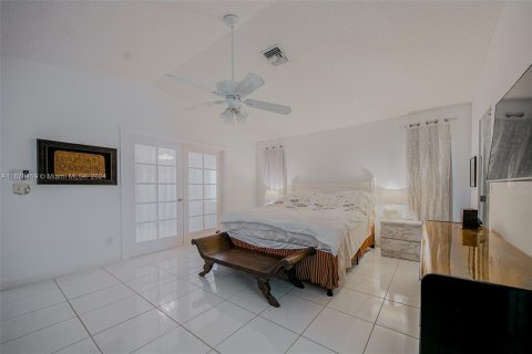 House in Coral Springs, Florida 4 bedrooms, 220.64 sq.m. № 1407683 - photo 17