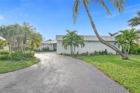 Casa en venta en Tamarac, Florida, 5 dormitorios, 298.22 m2 № 1407728 - foto 3