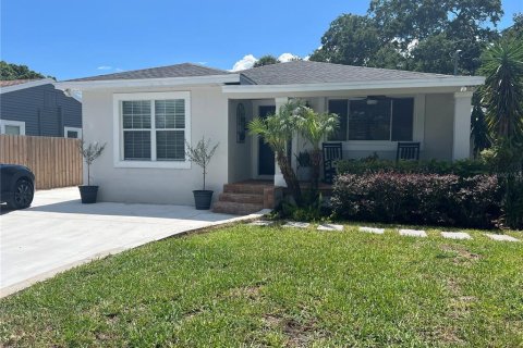 Casa en venta en Tampa, Florida, 3 dormitorios, 120.12 m2 № 1253585 - foto 1