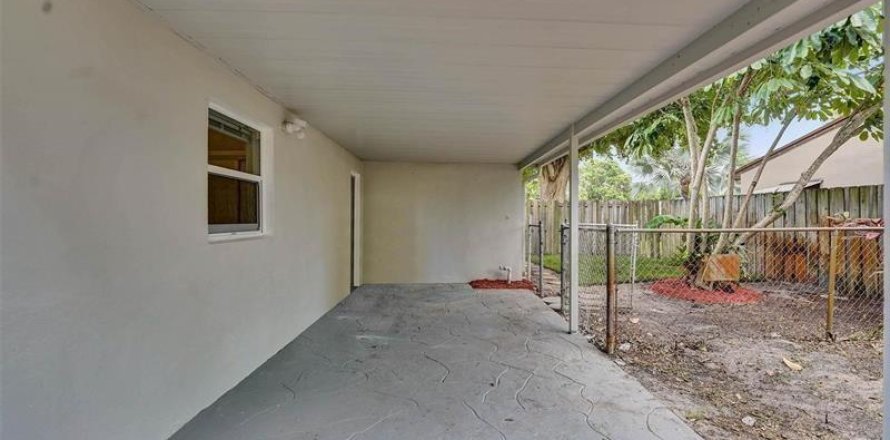 House in Oakland Park, Florida 3 bedrooms, 93.74 sq.m. № 888193