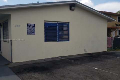 Commercial property in Miami, Florida 221.66 sq.m. № 583729 - photo 1