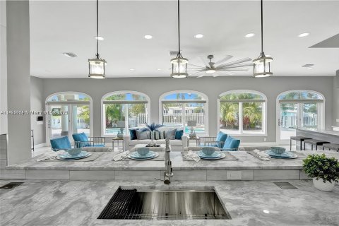 Villa ou maison à vendre à Lighthouse Point, Floride: 5 chambres, 381.74 m2 № 858664 - photo 15