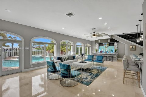 Villa ou maison à vendre à Lighthouse Point, Floride: 5 chambres, 381.74 m2 № 858664 - photo 10