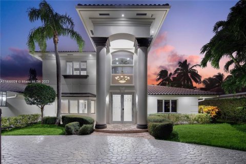 Villa ou maison à vendre à Lighthouse Point, Floride: 5 chambres, 381.74 m2 № 858664 - photo 1
