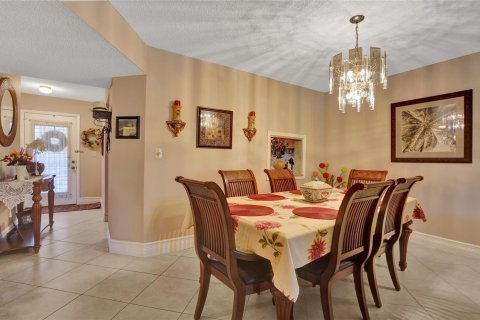 Condo in Tamarac, Florida, 2 bedrooms  № 935277 - photo 25