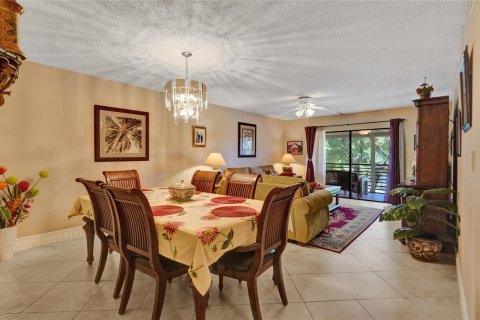 Condo in Tamarac, Florida, 2 bedrooms  № 935277 - photo 8