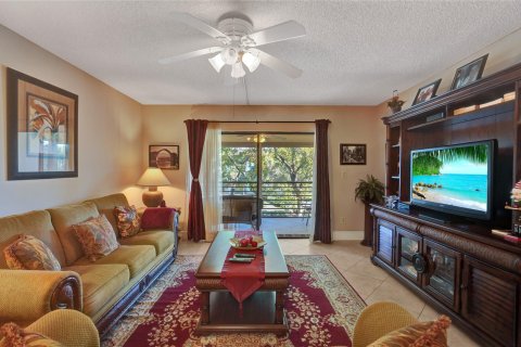 Condo in Tamarac, Florida, 2 bedrooms  № 935277 - photo 4