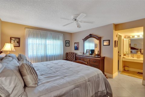 Купить кондоминиум в Тамарак, Флорида 2 спальни, 117.99м2, № 935277 - фото 17