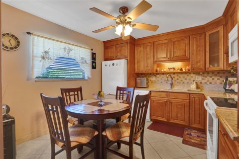 Condo in Tamarac, Florida, 2 bedrooms  № 935277 - photo 11