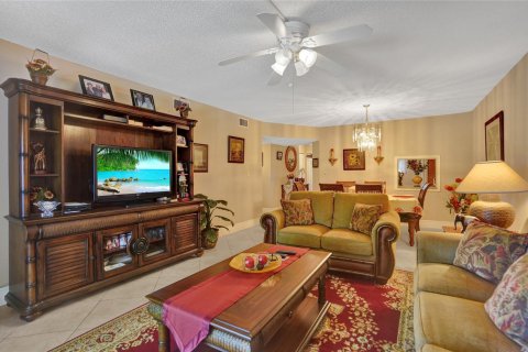 Condo in Tamarac, Florida, 2 bedrooms  № 935277 - photo 23