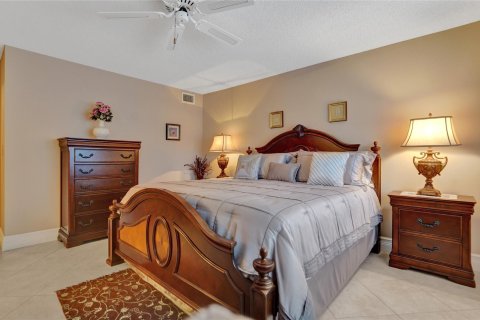 Condo in Tamarac, Florida, 2 bedrooms  № 935277 - photo 16