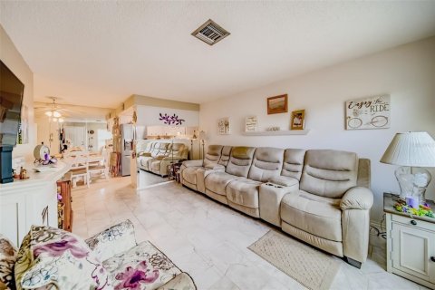 Copropriété à vendre à New Port Richey, Floride: 2 chambres, 76.64 m2 № 1201919 - photo 8