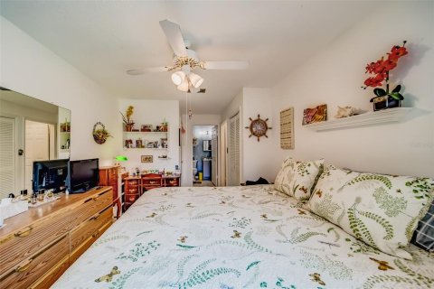 Condo in New Port Richey, Florida, 2 bedrooms  № 1201919 - photo 23