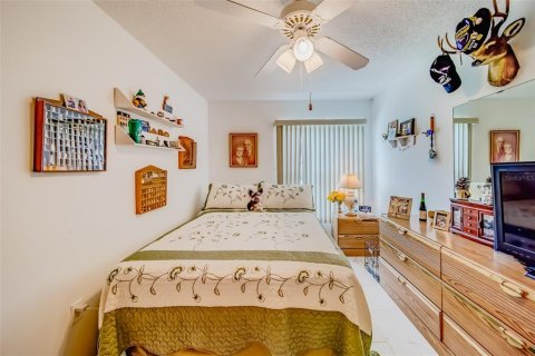 Condo in New Port Richey, Florida, 2 bedrooms  № 1201919 - photo 17