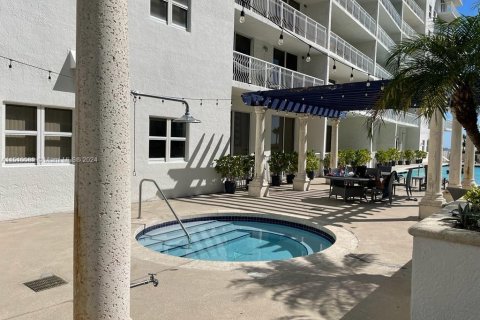 Купить кондоминиум в Майами, Флорида 1 спальня, 76.64м2, № 938509 - фото 26