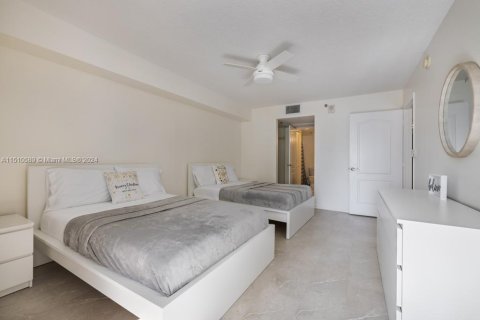 Condo in Miami, Florida, 1 bedroom  № 938509 - photo 16