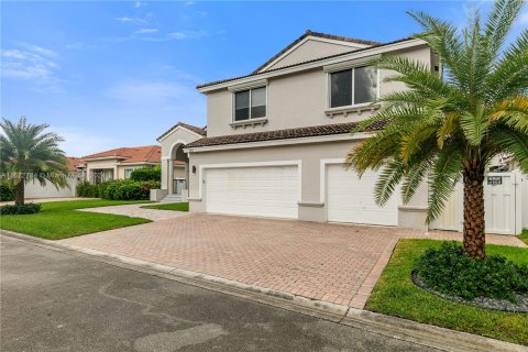 Casa en venta en Fort Lauderdale, Florida, 7 dormitorios № 1395236 - foto 2