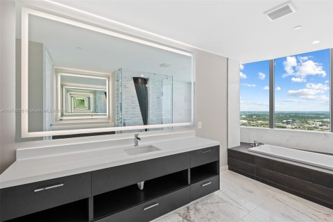 Condo in Miami, Florida, 4 bedrooms  № 1395188 - photo 17