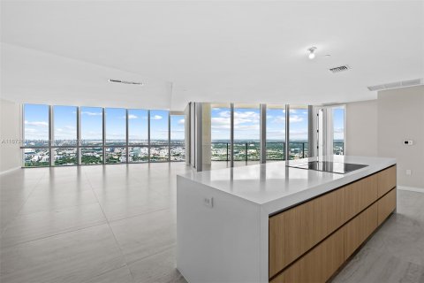 Condominio en venta en Miami, Florida, 4 dormitorios, 291.25 m2 № 1395188 - foto 10