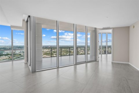 Condo in Miami, Florida, 4 bedrooms  № 1395188 - photo 13