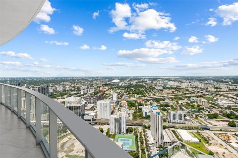 Condominio en venta en Miami, Florida, 4 dormitorios, 291.25 m2 № 1395188 - foto 1