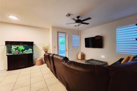 House in Homestead, Florida 4 bedrooms, 210.24 sq.m. № 940621 - photo 4