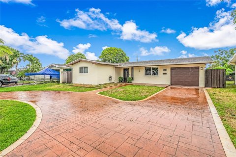 Villa ou maison à vendre à Pembroke Pines, Floride: 3 chambres, 135.64 m2 № 1291602 - photo 1