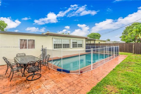 Casa en venta en Pembroke Pines, Florida, 3 dormitorios, 135.64 m2 № 1291602 - foto 10