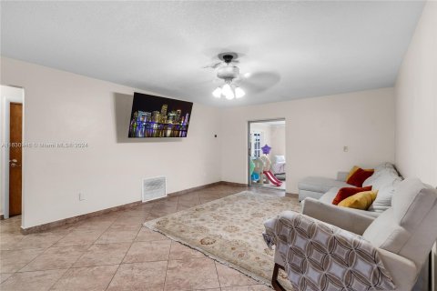 Casa en venta en Pembroke Pines, Florida, 3 dormitorios, 135.64 m2 № 1291602 - foto 16