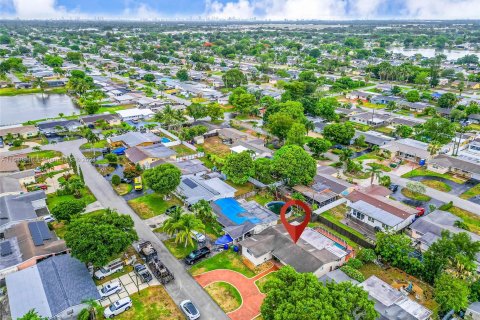 Villa ou maison à vendre à Pembroke Pines, Floride: 3 chambres, 135.64 m2 № 1291602 - photo 3