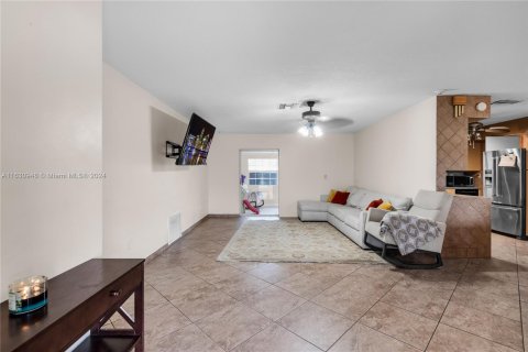 Villa ou maison à vendre à Pembroke Pines, Floride: 3 chambres, 135.64 m2 № 1291602 - photo 15