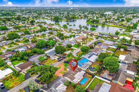 Villa ou maison à vendre à Pembroke Pines, Floride: 3 chambres, 135.64 m2 № 1291602 - photo 4