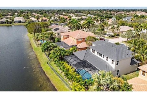 House in Parkland, Florida 6 bedrooms, 353.49 sq.m. № 760997 - photo 26