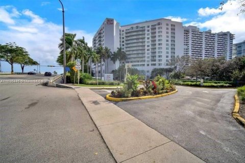 Condo in Fort Lauderdale, Florida, 1 bedroom  № 1306212 - photo 14