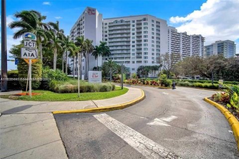 Condo in Fort Lauderdale, Florida, 1 bedroom  № 1306212 - photo 13