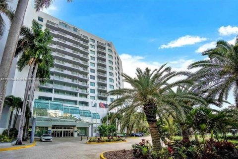 Condo in Fort Lauderdale, Florida, 1 bedroom  № 1306212 - photo 16